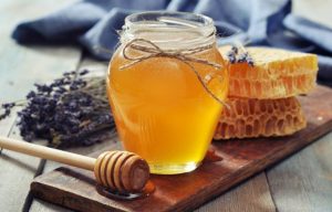 conciliar el sueño con miel de abejas
