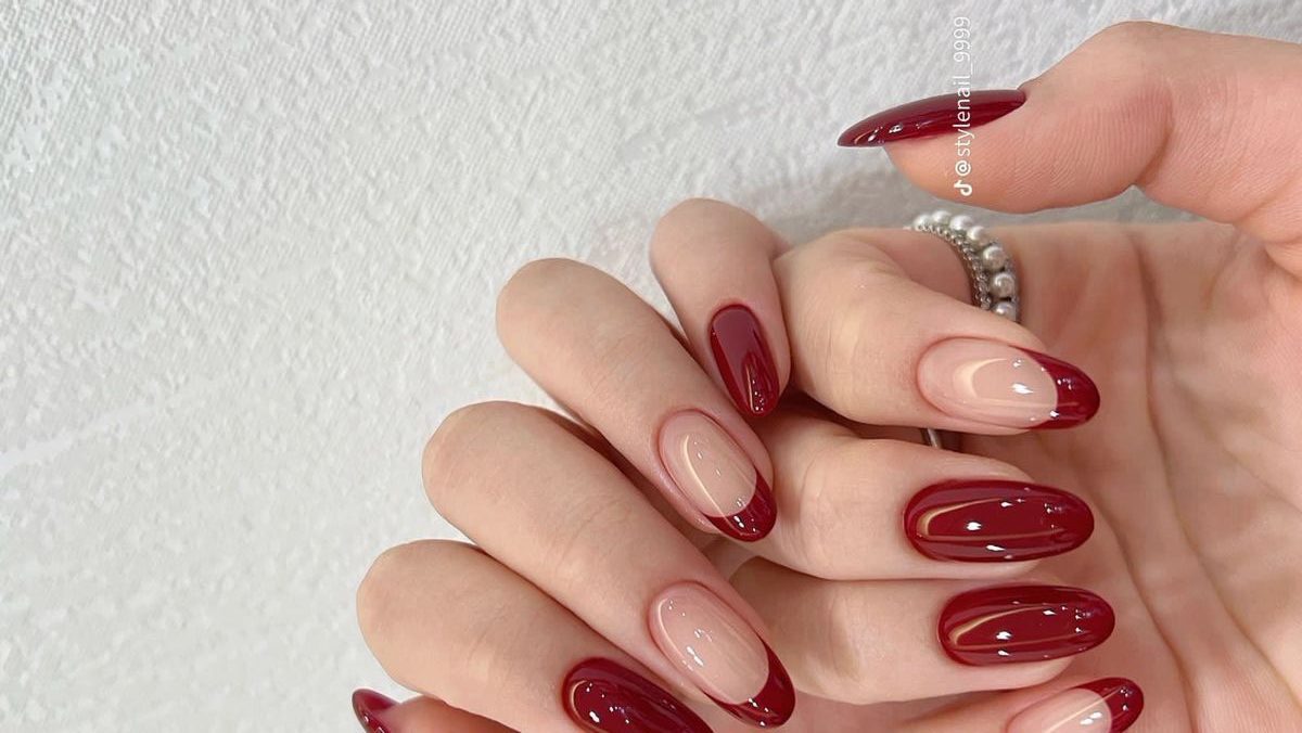 Unhas ovais francesinha vermelha