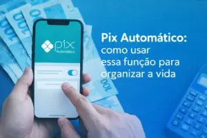 Smartphone com app Pix Automático, dinheiro brasileiro e calculadora
